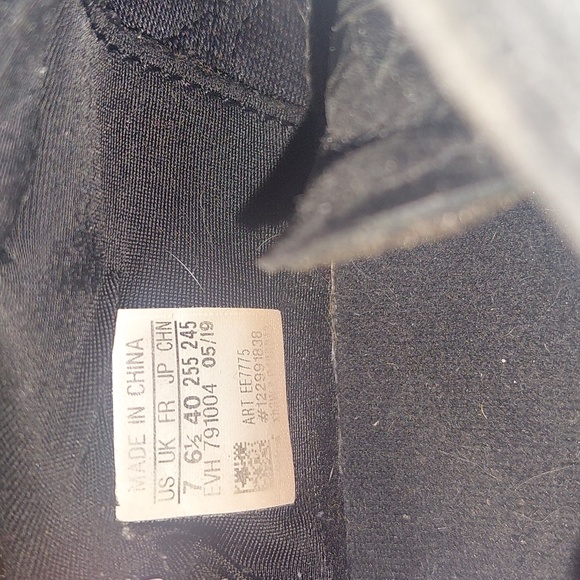 Adidas Ozweego Size 7 - Picture 7 of 11